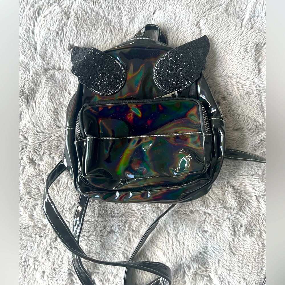 🌺 5/$30 🌺 Faux patent leather effect mini backpack